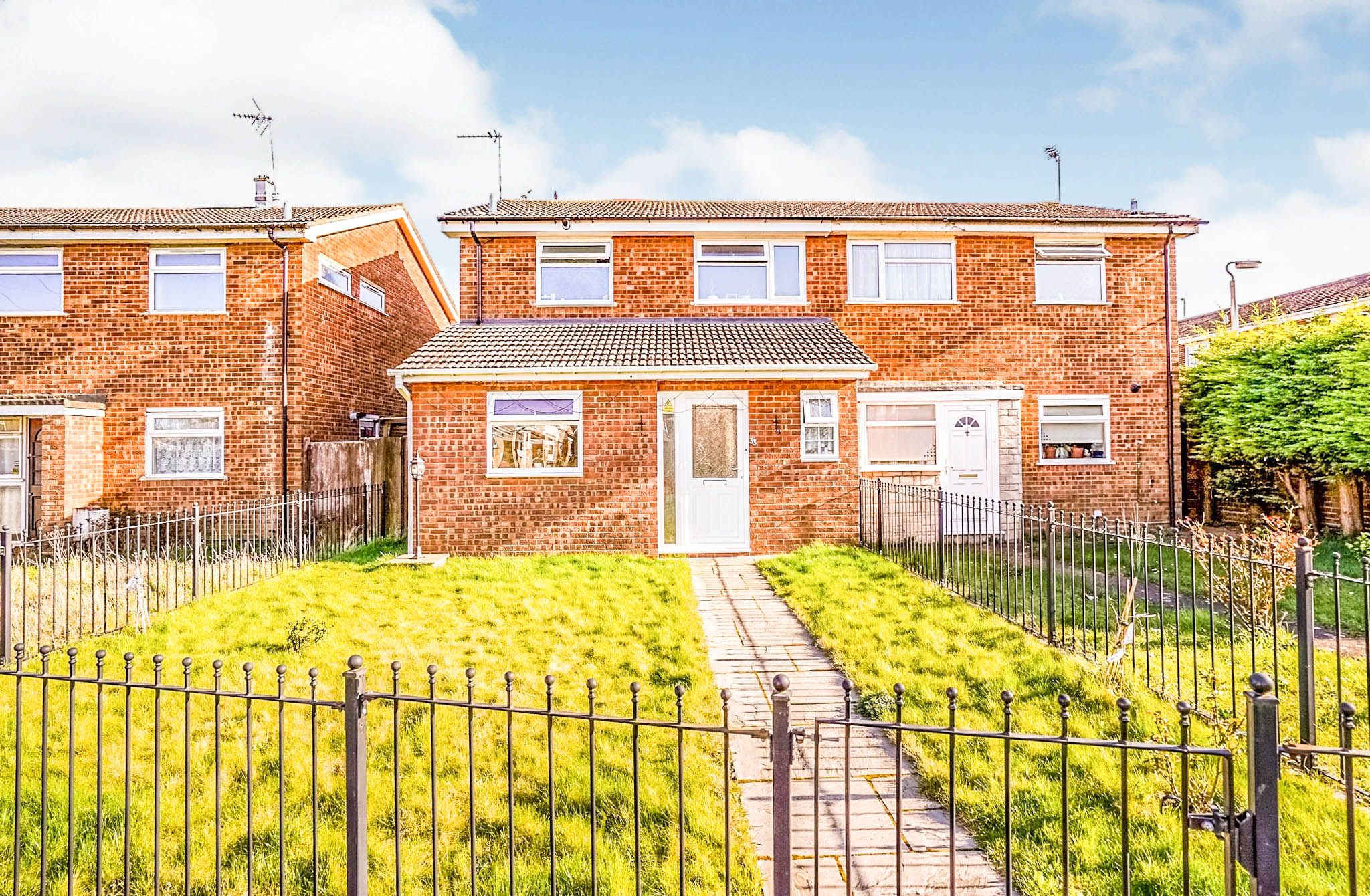 3 bed semidetached house for sale in Ashwell Walk, Houghton Regis