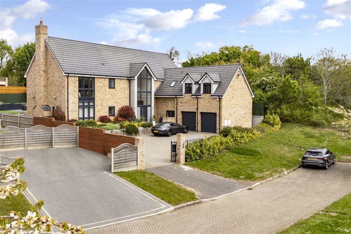 5 bed detached house to rent in Limbaud Close, Walton Park, Milton Keynes, Bucks MK7 Zoopla