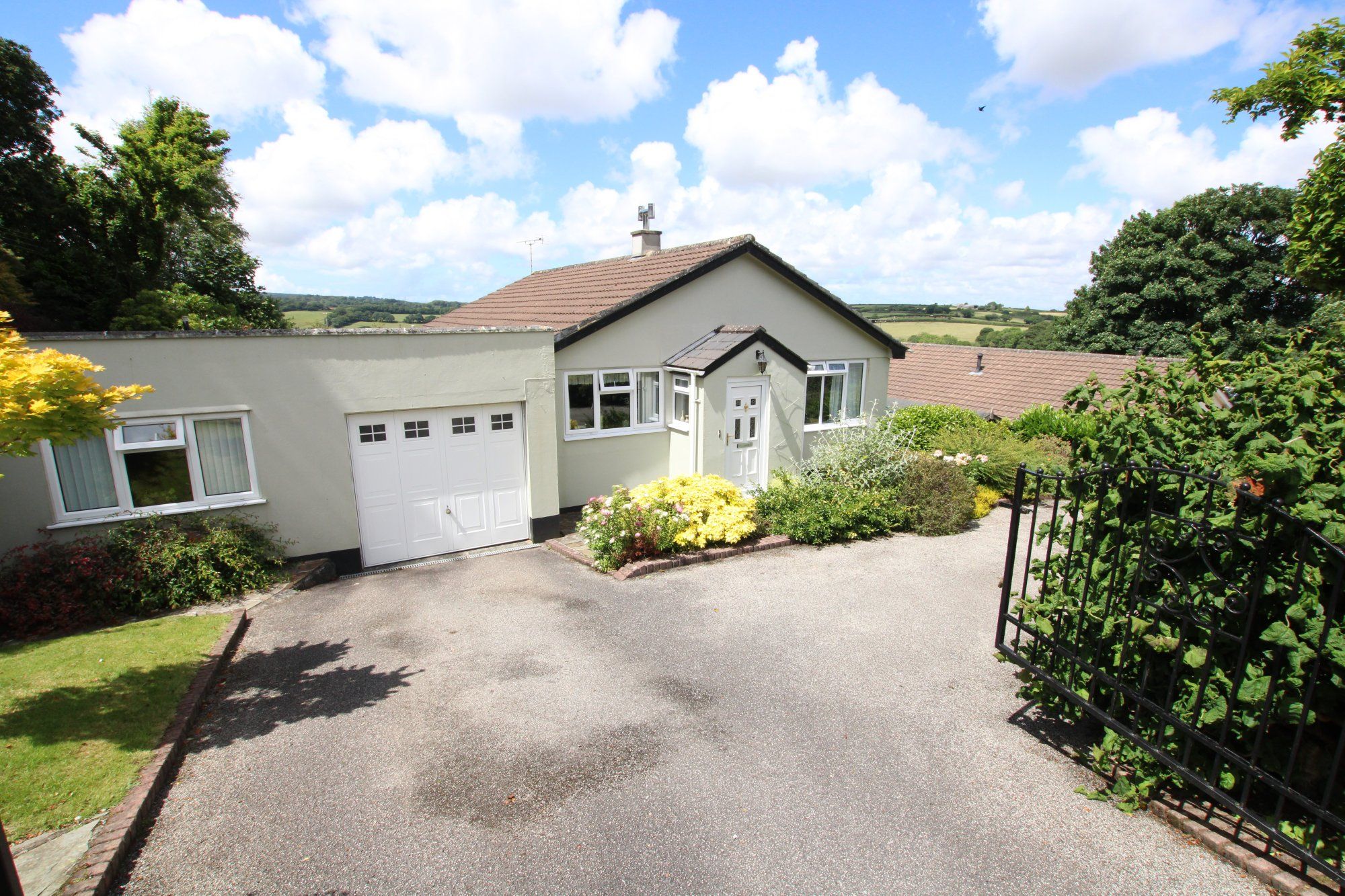 3 bed detached bungalow for sale in Dingles Close, Ponsanooth, Truro