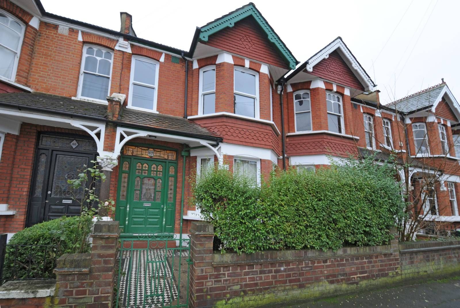 3 bed terraced house to rent in Revelstoke Road, Southfields, London