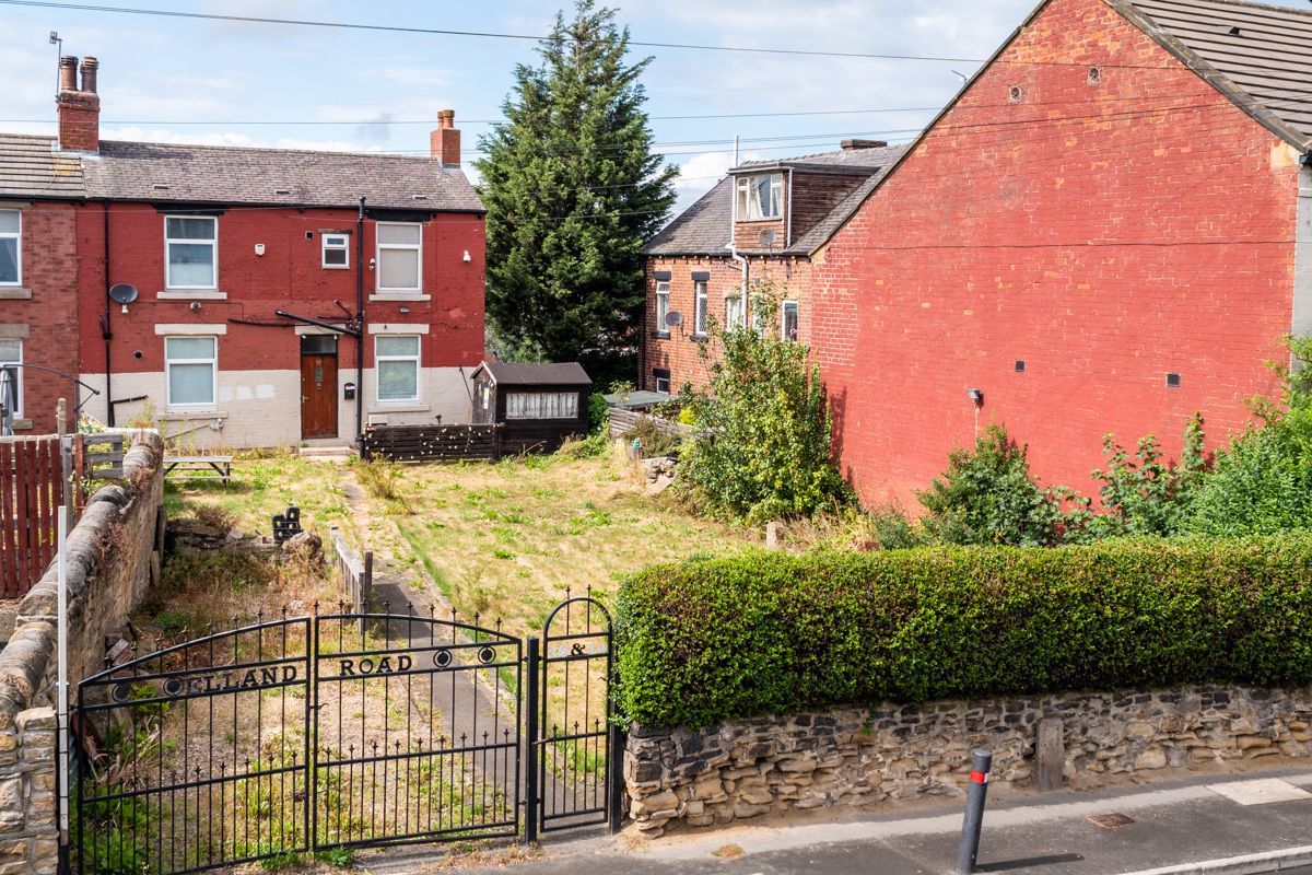 3 bed semidetached house for sale in Elland Road, Churwell, Morley