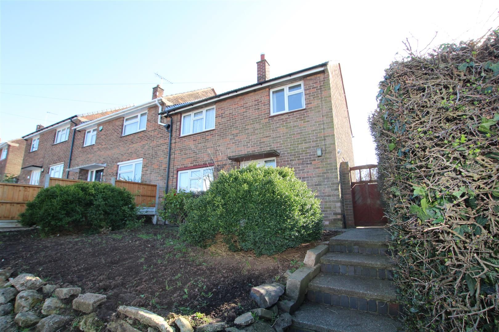 3 bed town house for sale in Brackenwood Road, Stapenhill, BurtonOn