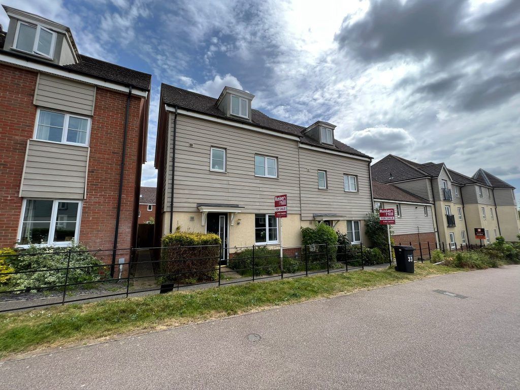 4 bed semidetached house for sale in Sir Alfred Munnings Road