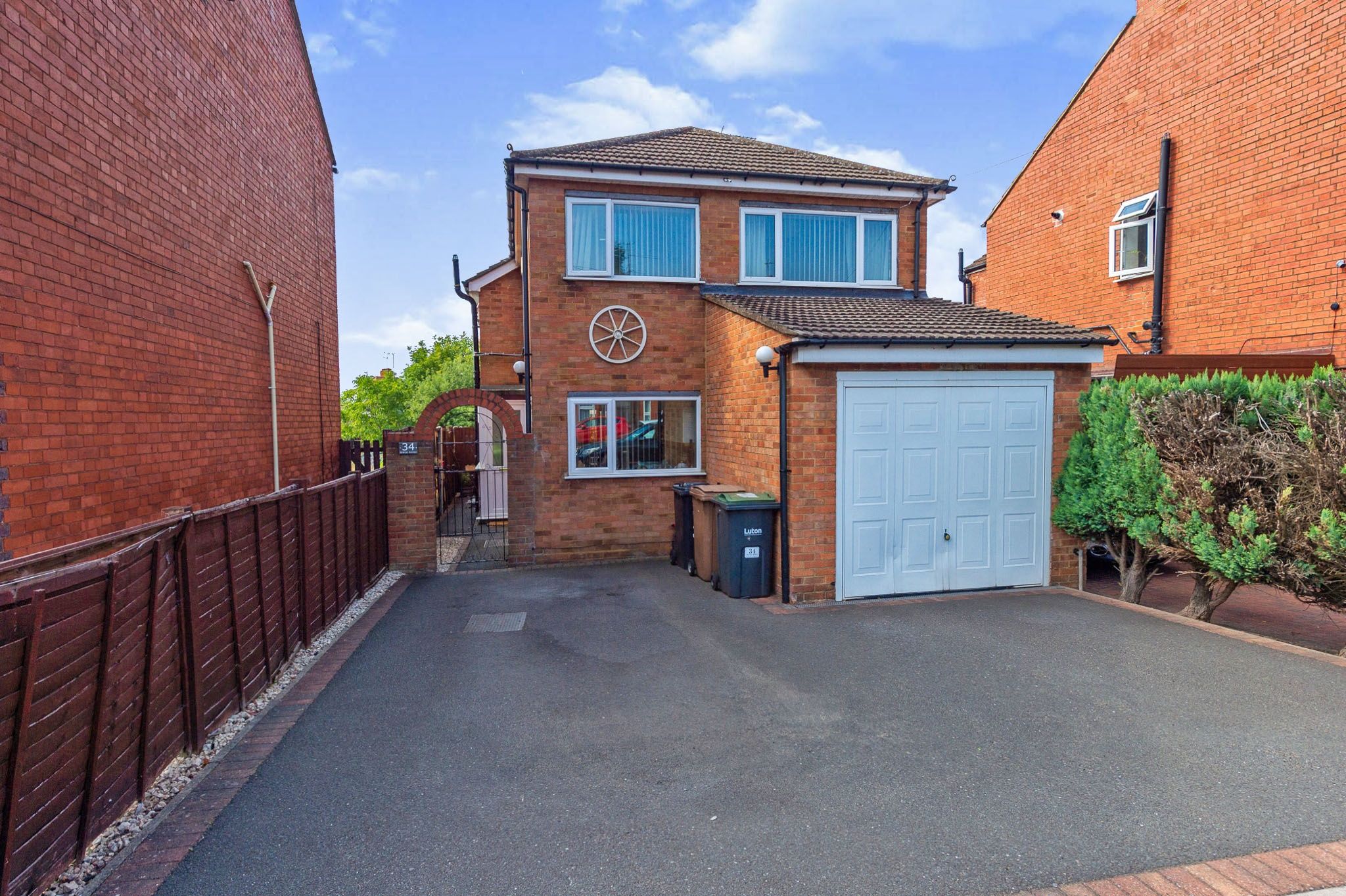 6 bed detached house for sale in Grange Avenue, Luton LU4 Zoopla