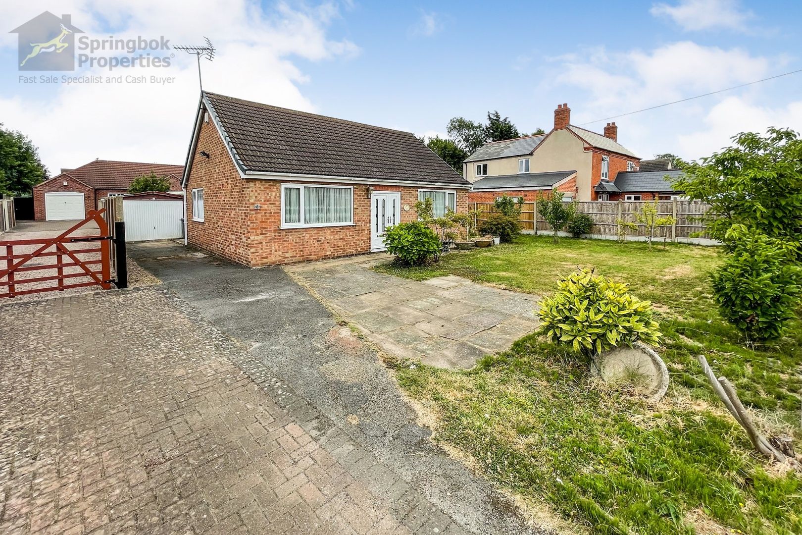 2 bed detached bungalow for sale in Leasingham Lane, Sleaford