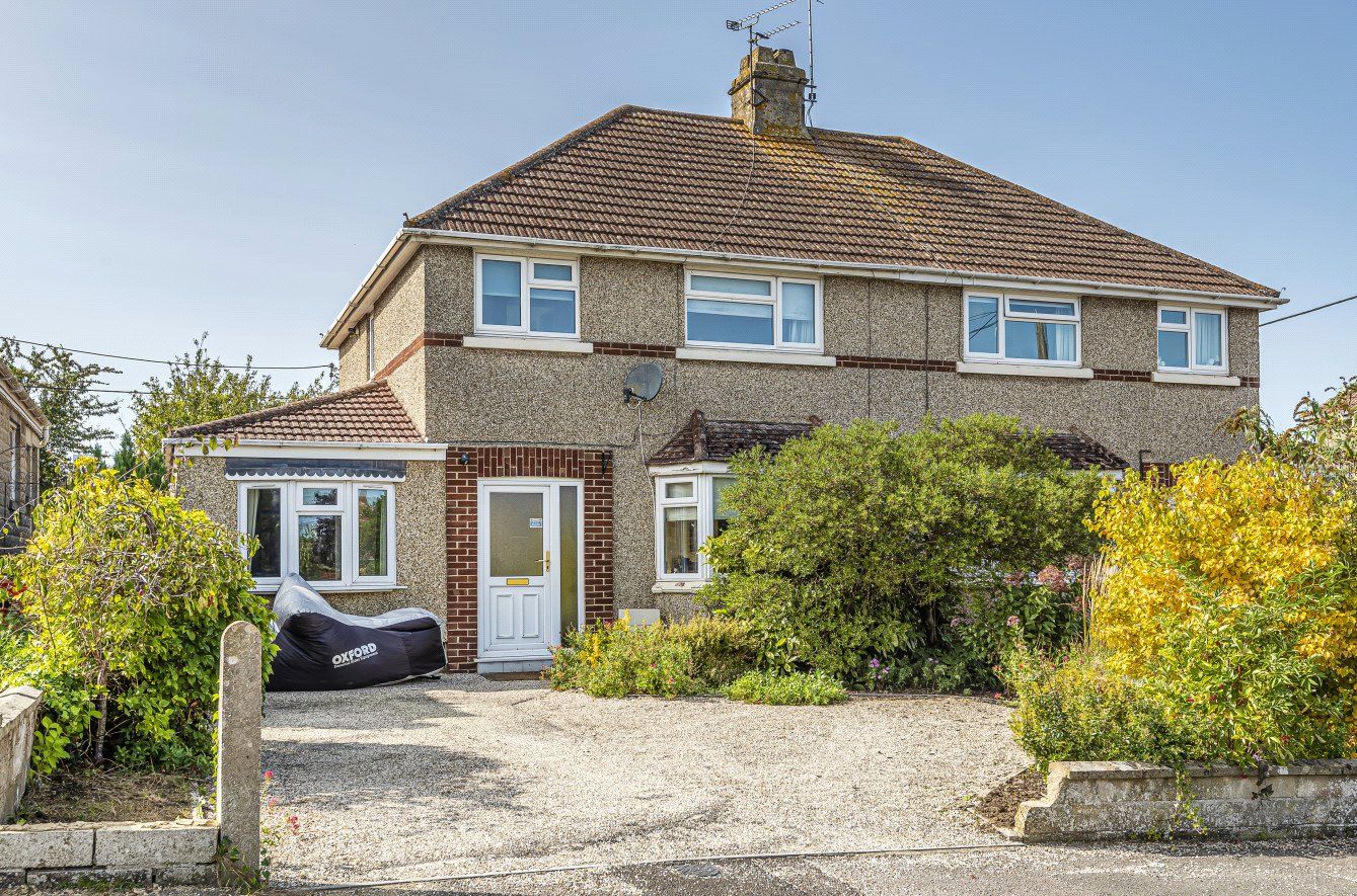 4 bed semidetached house for sale in Berkeley Road, Wroughton