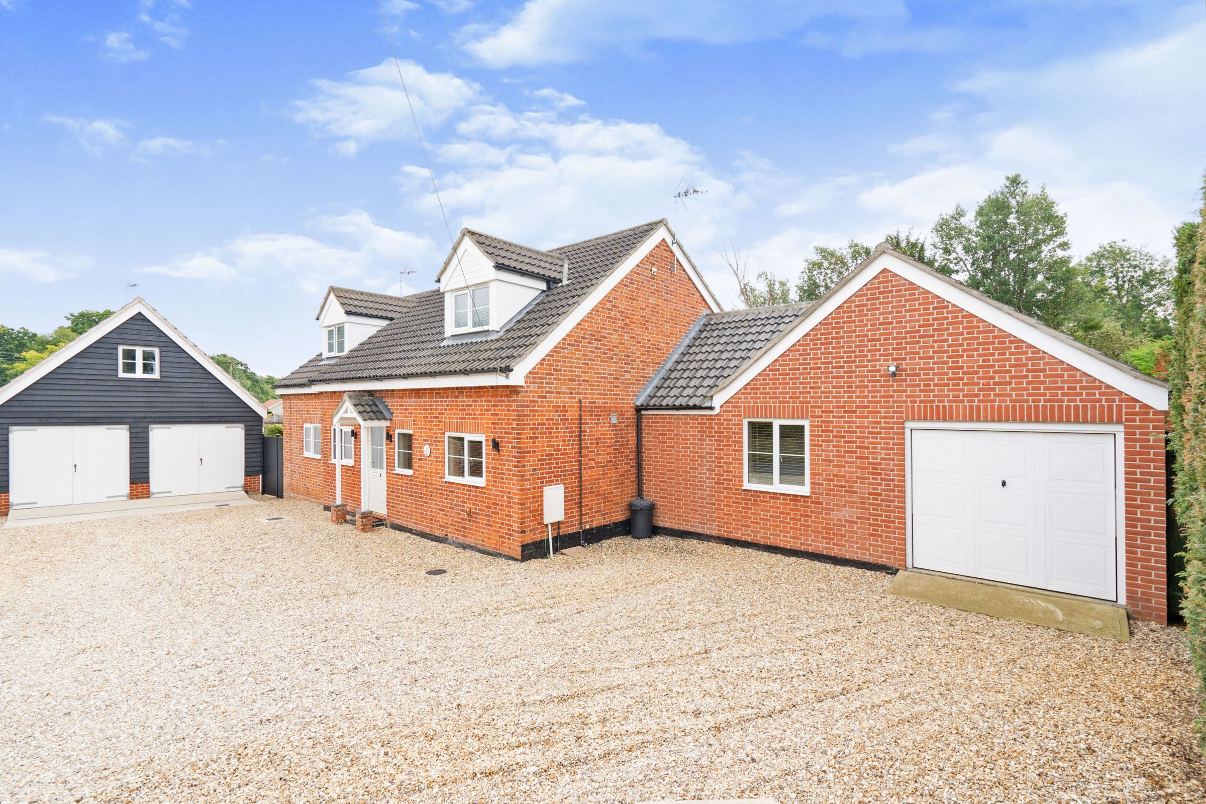 5 bed bungalow for sale in Norwich Road, Little Plumstead, Norwich