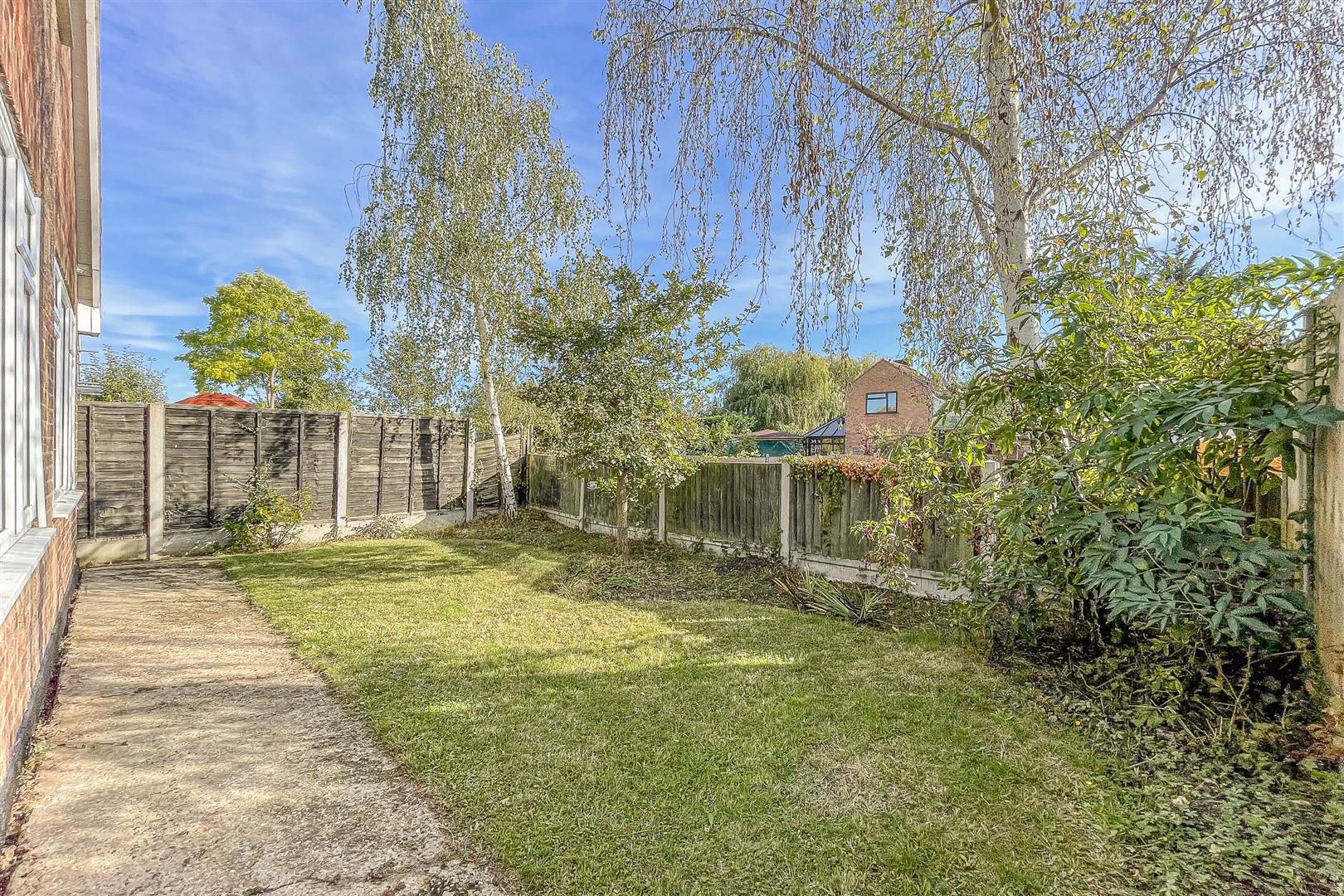 3 bed property for sale in Branksome Avenue, Hockley SS5 Zoopla