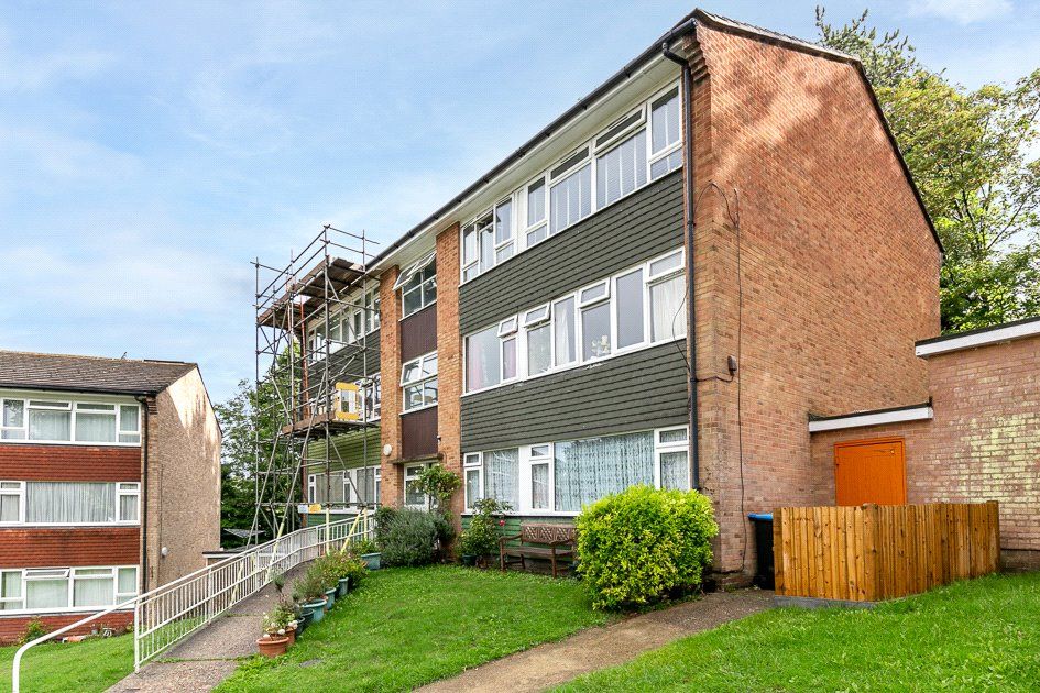 2 bed flat for sale in Fern Towers, Harestone Hill, Caterham, Surrey