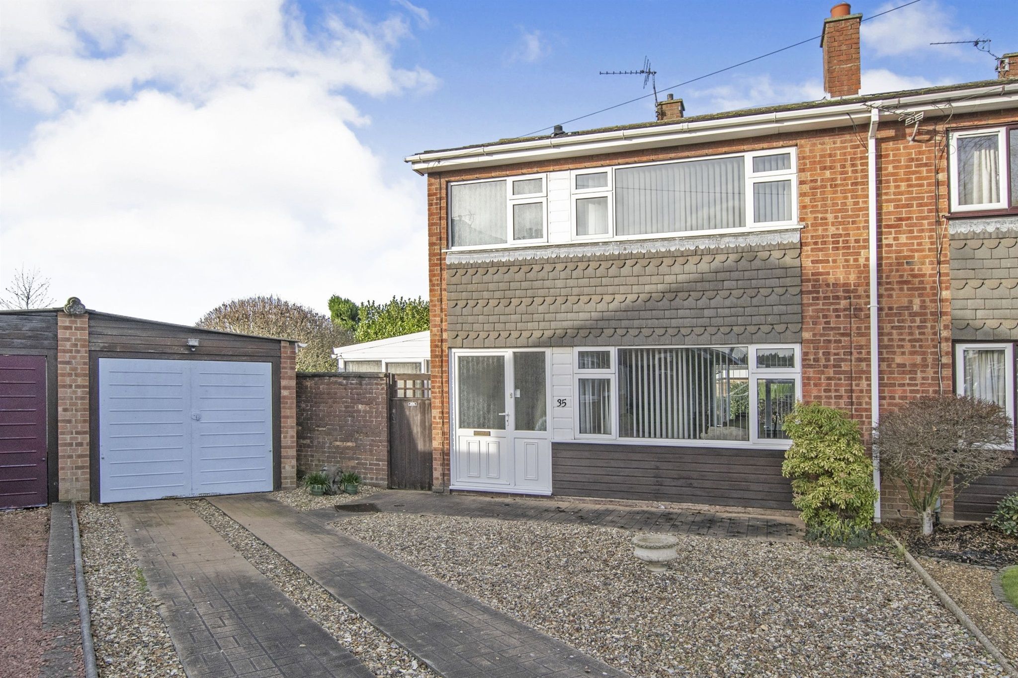 3 bed semidetached house for sale in Lindsay Road, Sprowston, Norwich