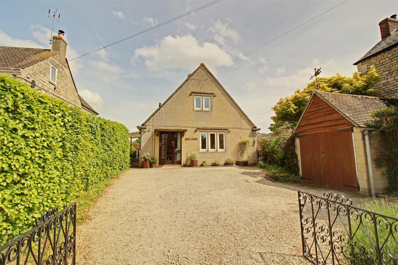 4 bed detached bungalow for sale in The Street, Leonard Stanley