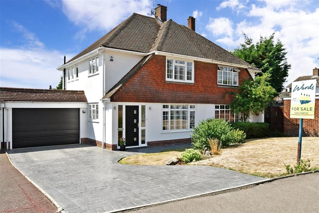 4 bed semidetached house for sale in Trellyn Close, Barming, Maidstone