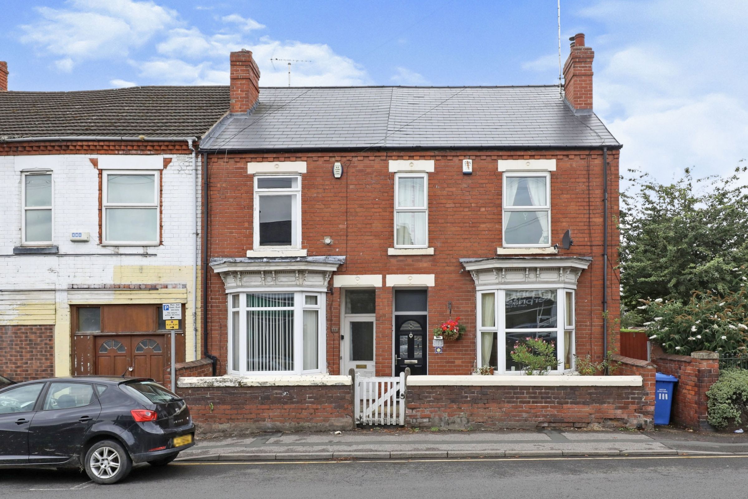 2 bed terraced house for sale in Gateford Road, Worksop
