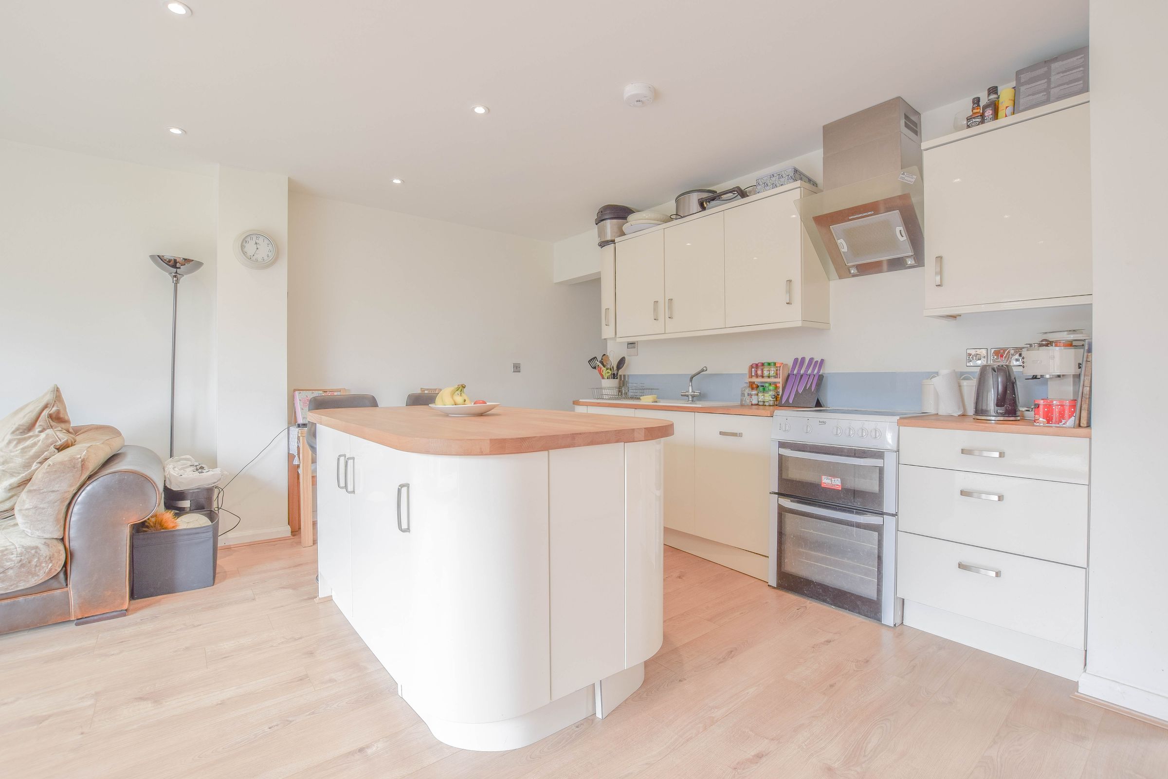 3 bed semidetached house to rent in Barclay Close, Hertford Heath