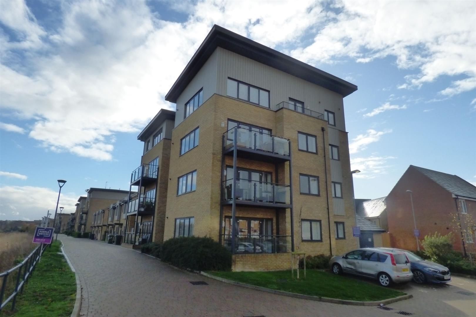 2 bed flat to rent in Lulworth Court, 22 Riverside Wharf, Dartford