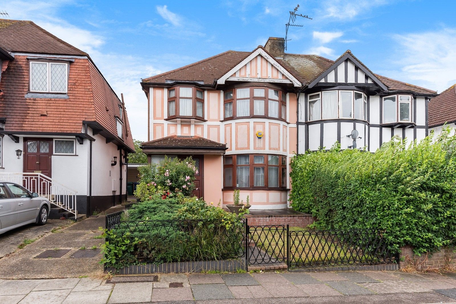 3 bed property for sale in Elmer Gardens, Edgware, Greater London. HA8