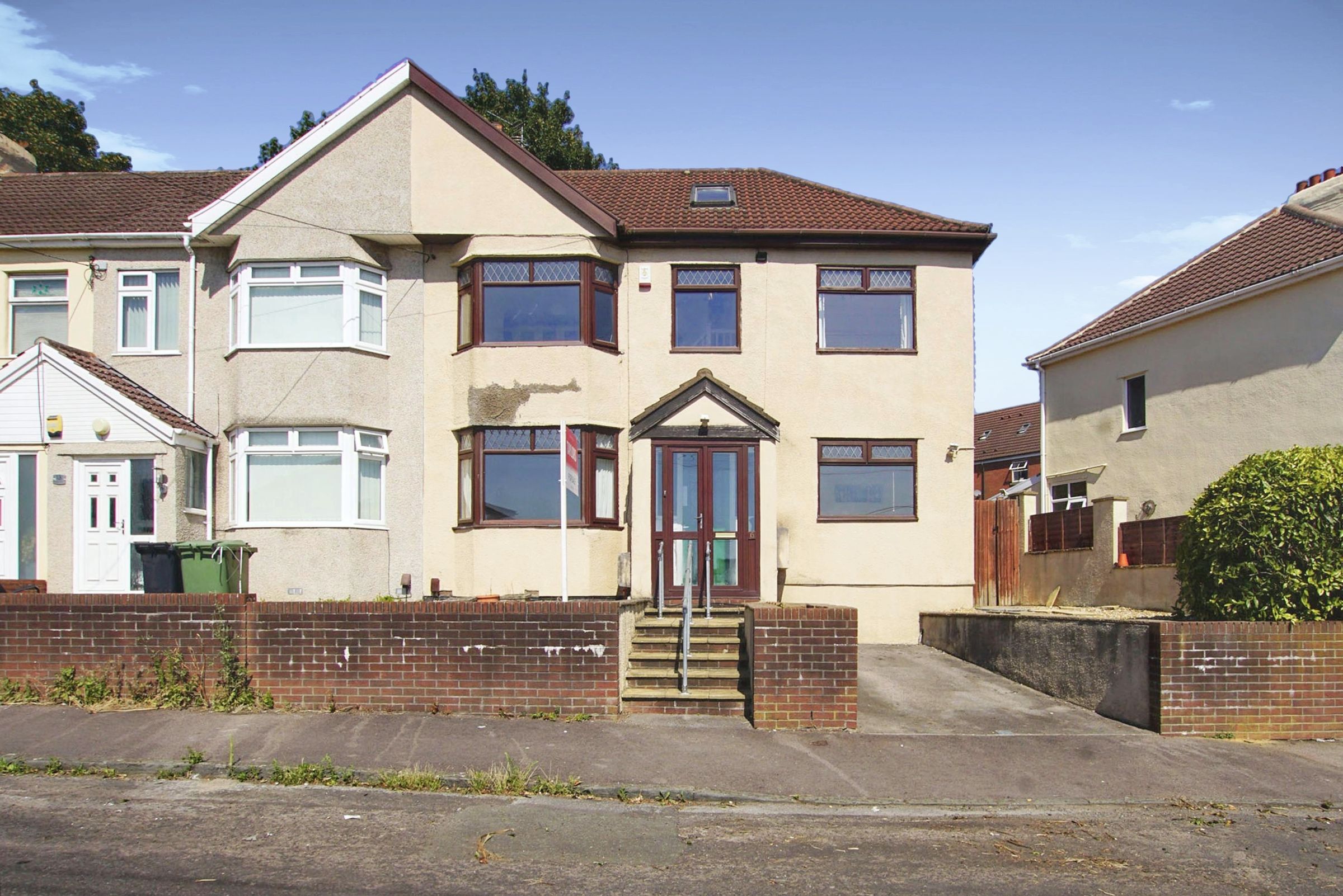 5 bed end terrace house for sale in Hampton Street, Kingswood, Bristol