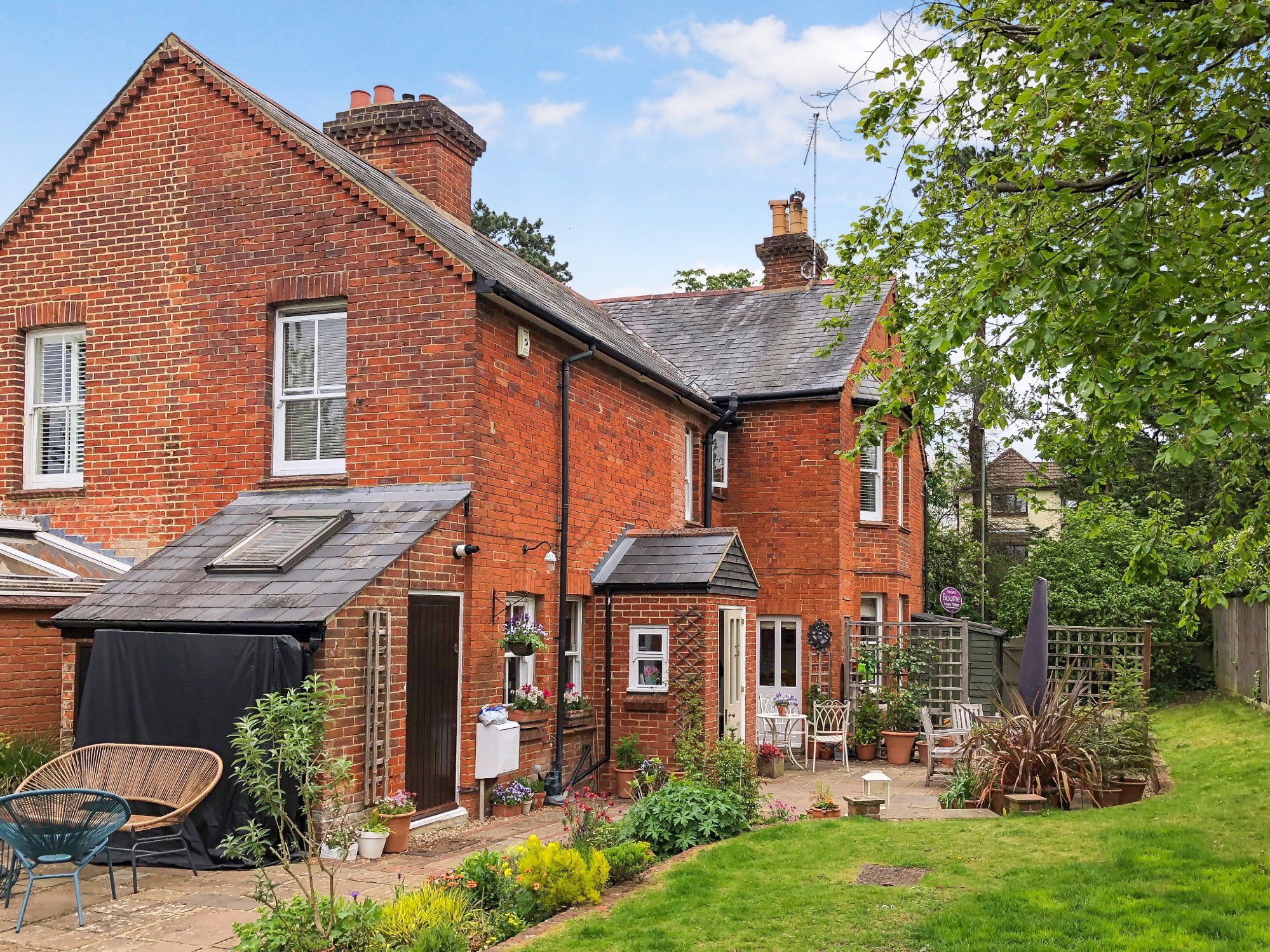 3 bed semidetached house for sale in Firgrove Hill, Farnham, Surrey