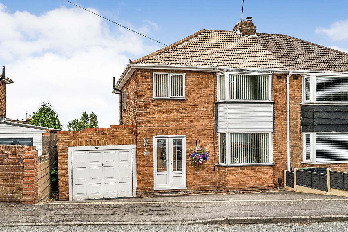 3 bed semidetached house for sale in Dingle Close, Oakham, Dudley