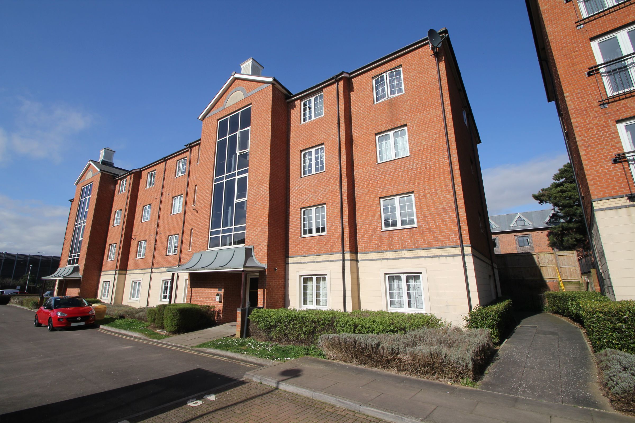 2 bed flat to rent in Lime Court, Great Western Road, Gloucester GL1