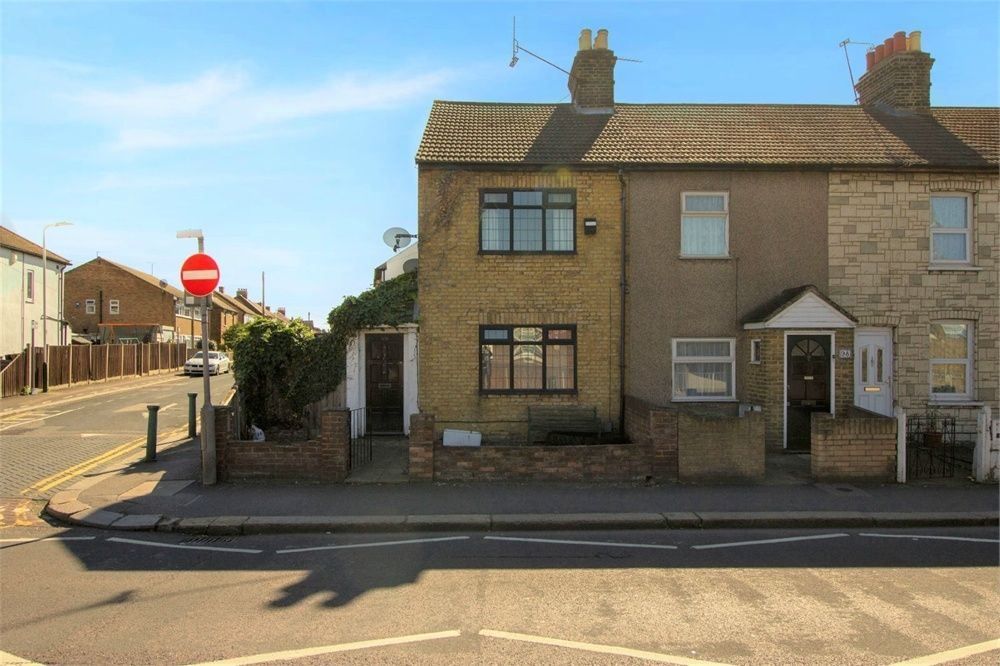 2 bed semidetached house for sale in Upminster Road South, Rainham