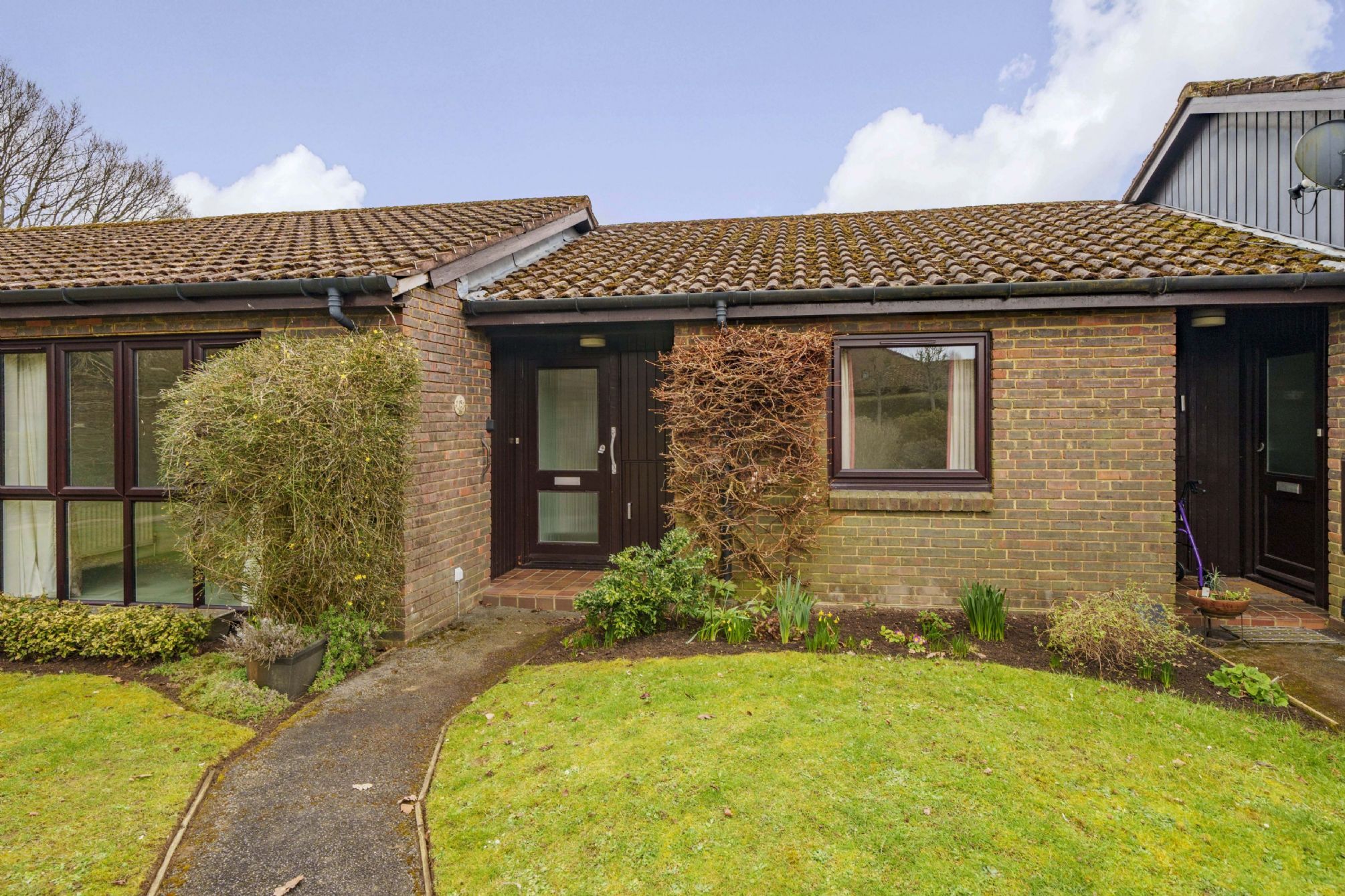 2 bed bungalow for sale in Jackson Close, Elmbridge Village, Cranleigh