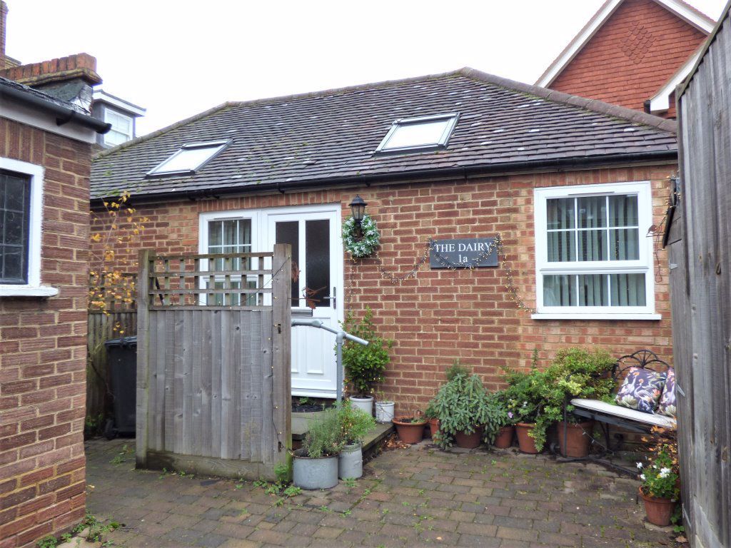 1 bed bungalow to rent in Cobham Way, East Horsley, Leatherhead KT24