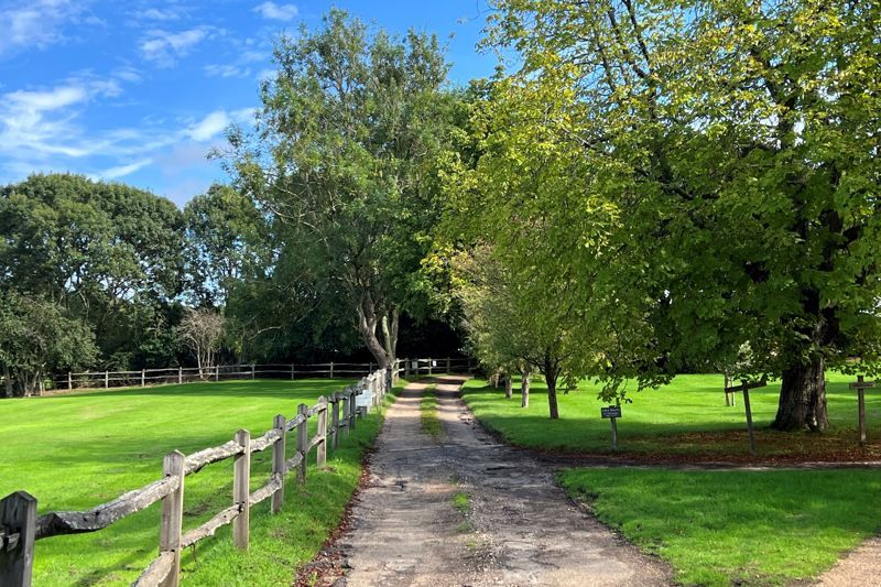 4 bed terraced house for sale in Knowle Lane, Cranleigh GU6 Zoopla