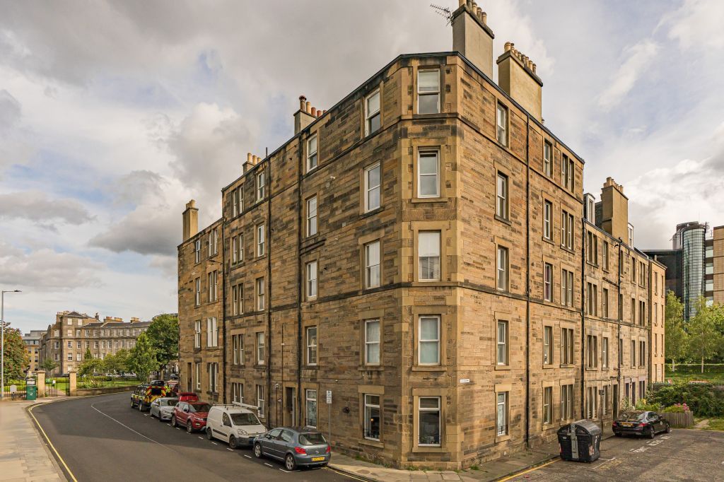 27/12 Gardner's Crescent, Edinburgh EH3  