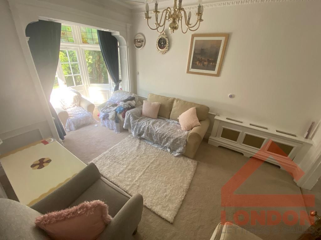 5 bed shared to rent in Heathhurst Road, Sanderstead