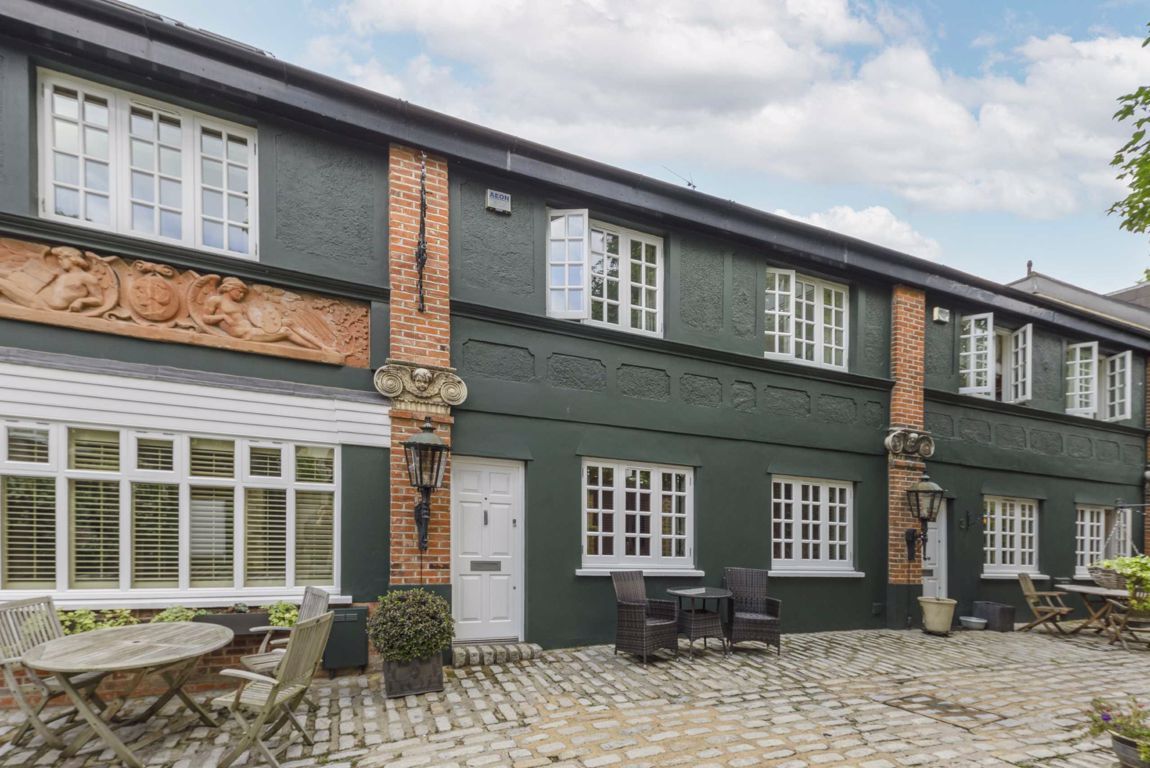 Thornhill Mews, Deodar Road, London SW15  