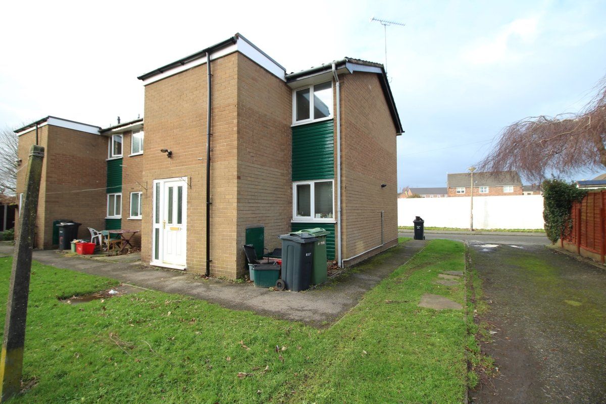 2 bed flat for sale in Blackcroft Avenue, Barnton, Northwich, Cheshire