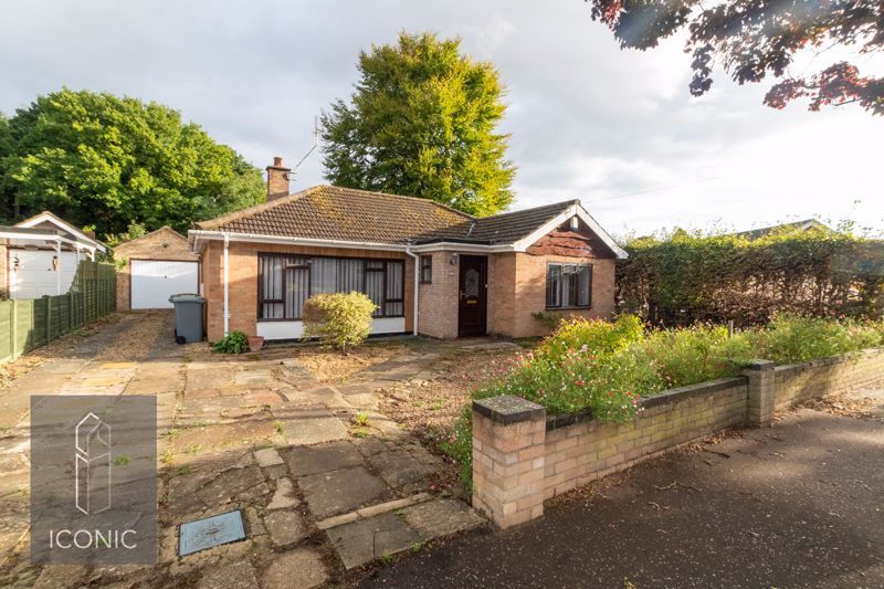 3 bed detached bungalow for sale in Carter Road, Drayton, Norwich NR8