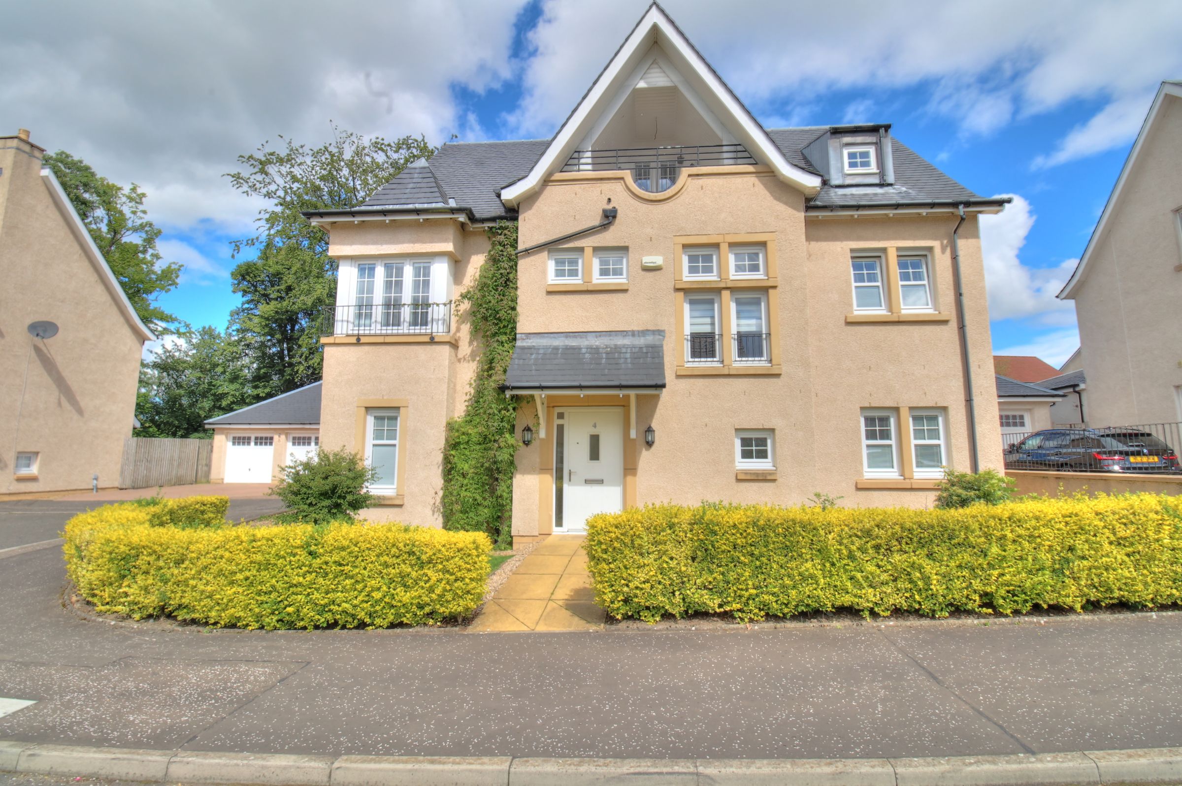 5 bed detached house for sale in Curlew Court, Lenzie, Kirkintilloch