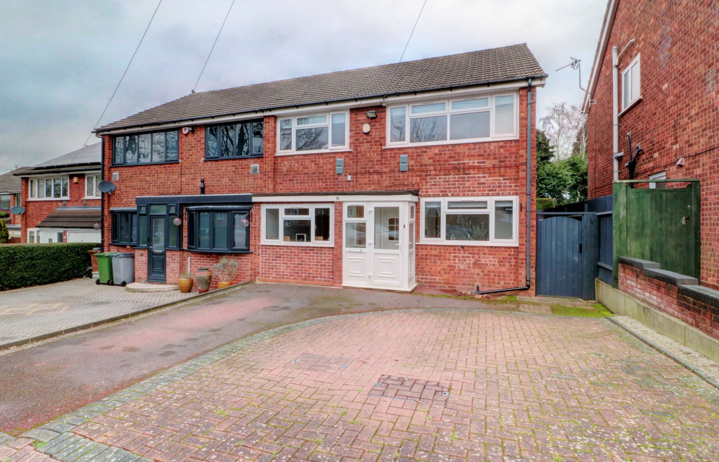 4 bed semidetached house for sale in 16 Moseley Drive, Marston Green