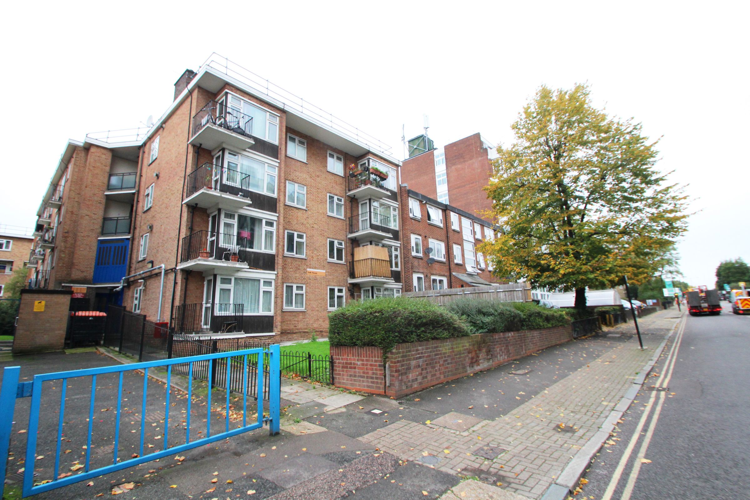 2 bed flat for sale in Green Lanes, 2Et N4 Zoopla