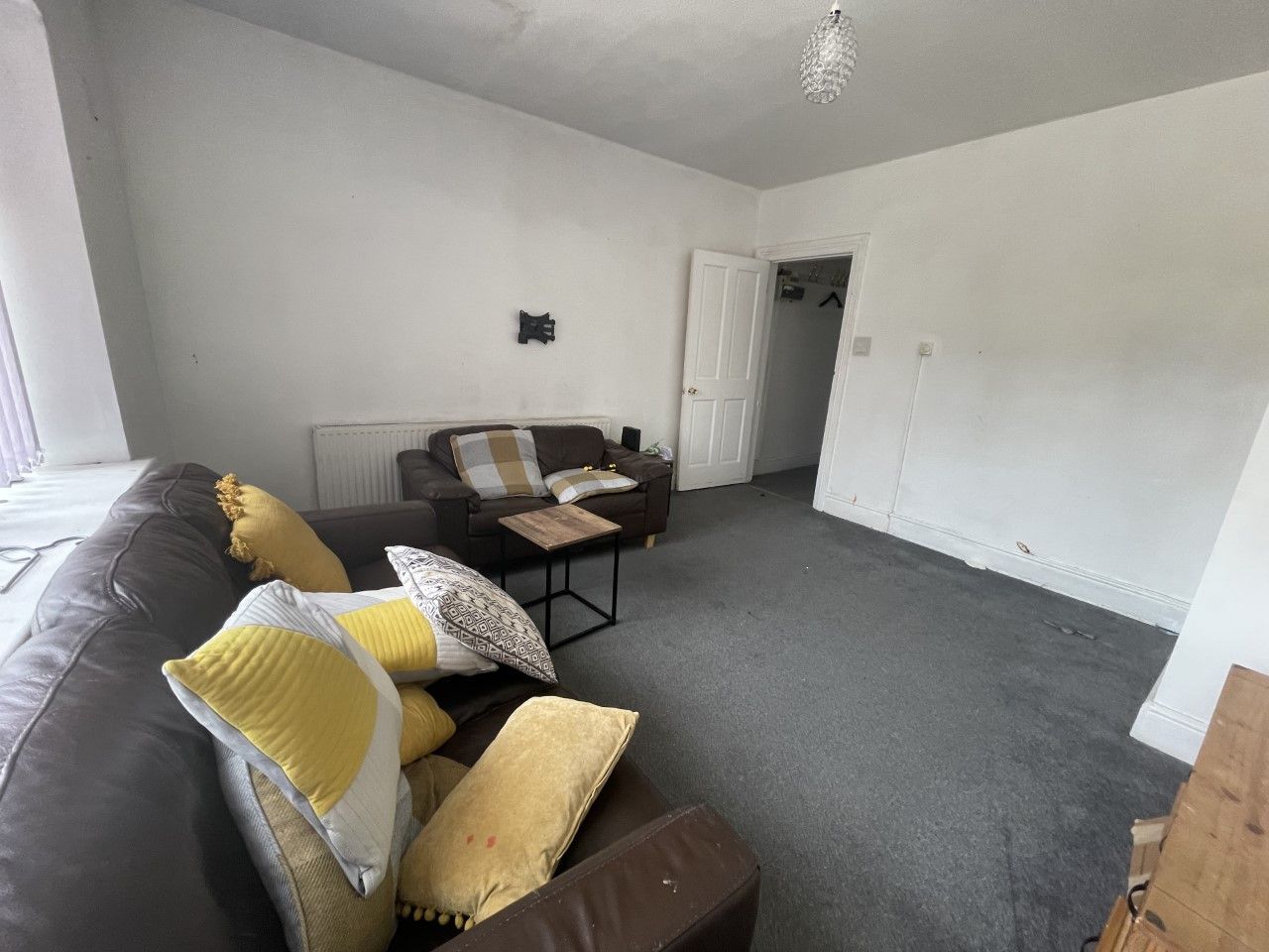 2 bed flat to rent in 51 Bradford Road, Shipley, West Yorkshire BD18