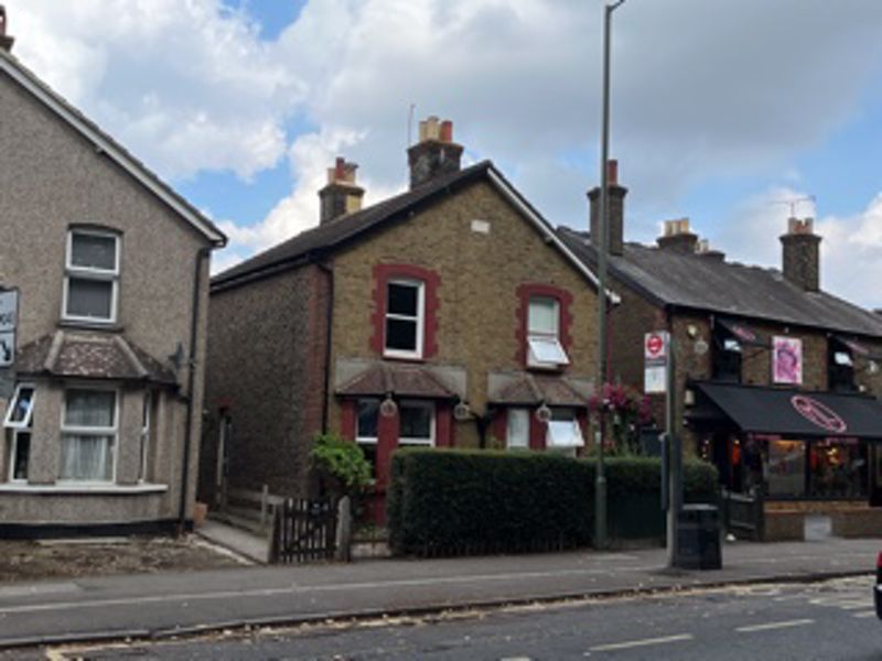 2 bed semidetached house to rent in Limpsfield Road, Warlingham CR6