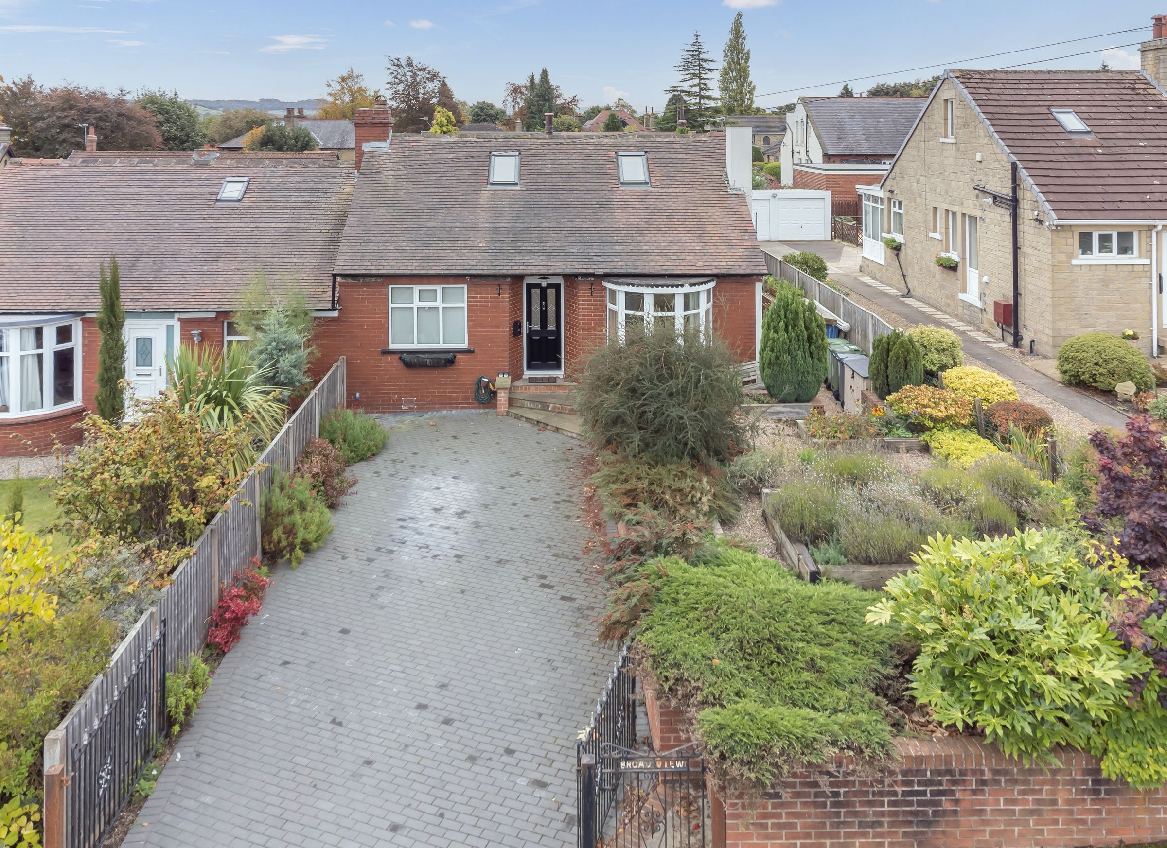 3 bed semidetached bungalow for sale in Longden Avenue, Huddersfield