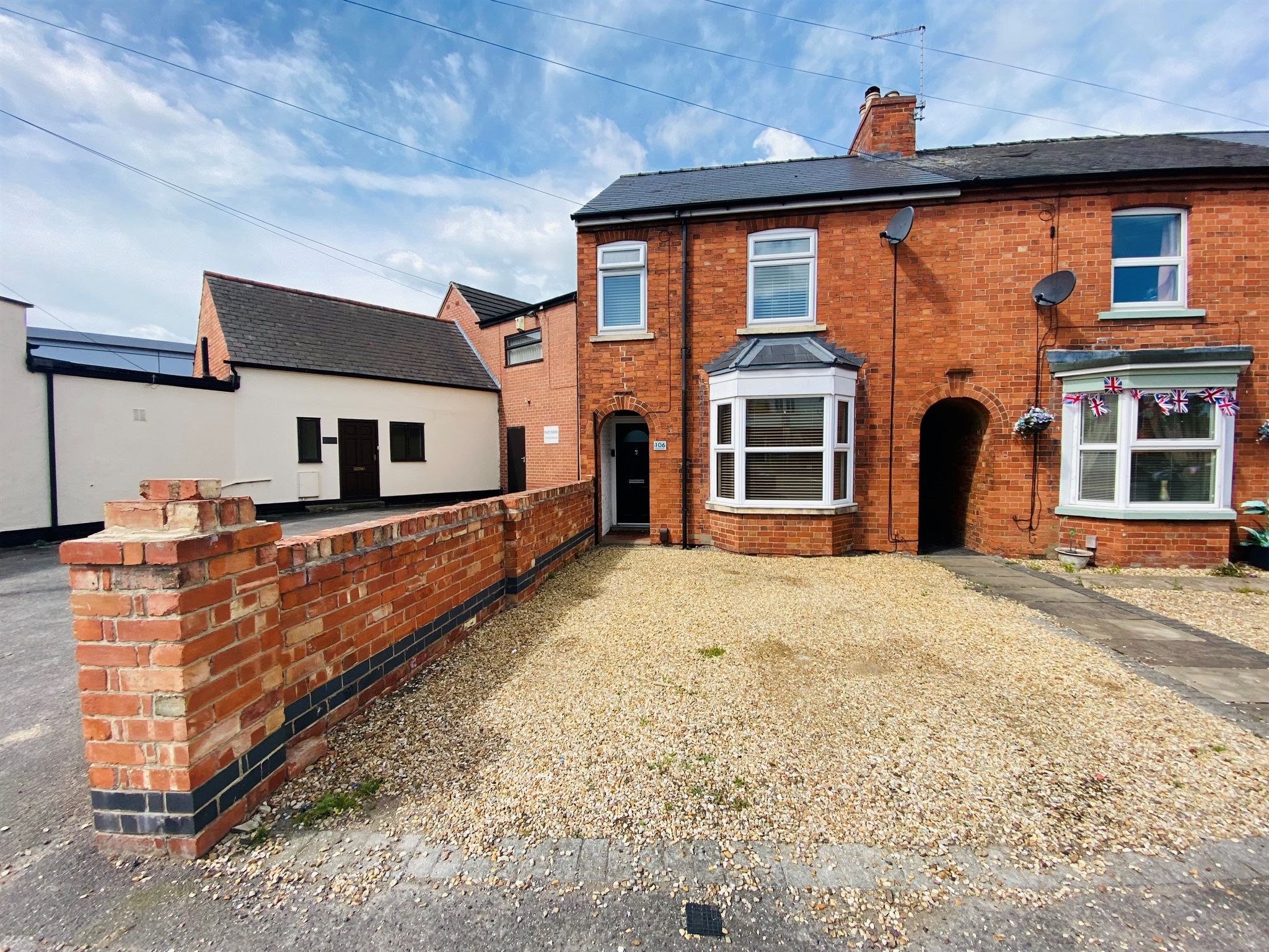 3 bed end terrace house for sale in London Road, Balderton, Newark NG24