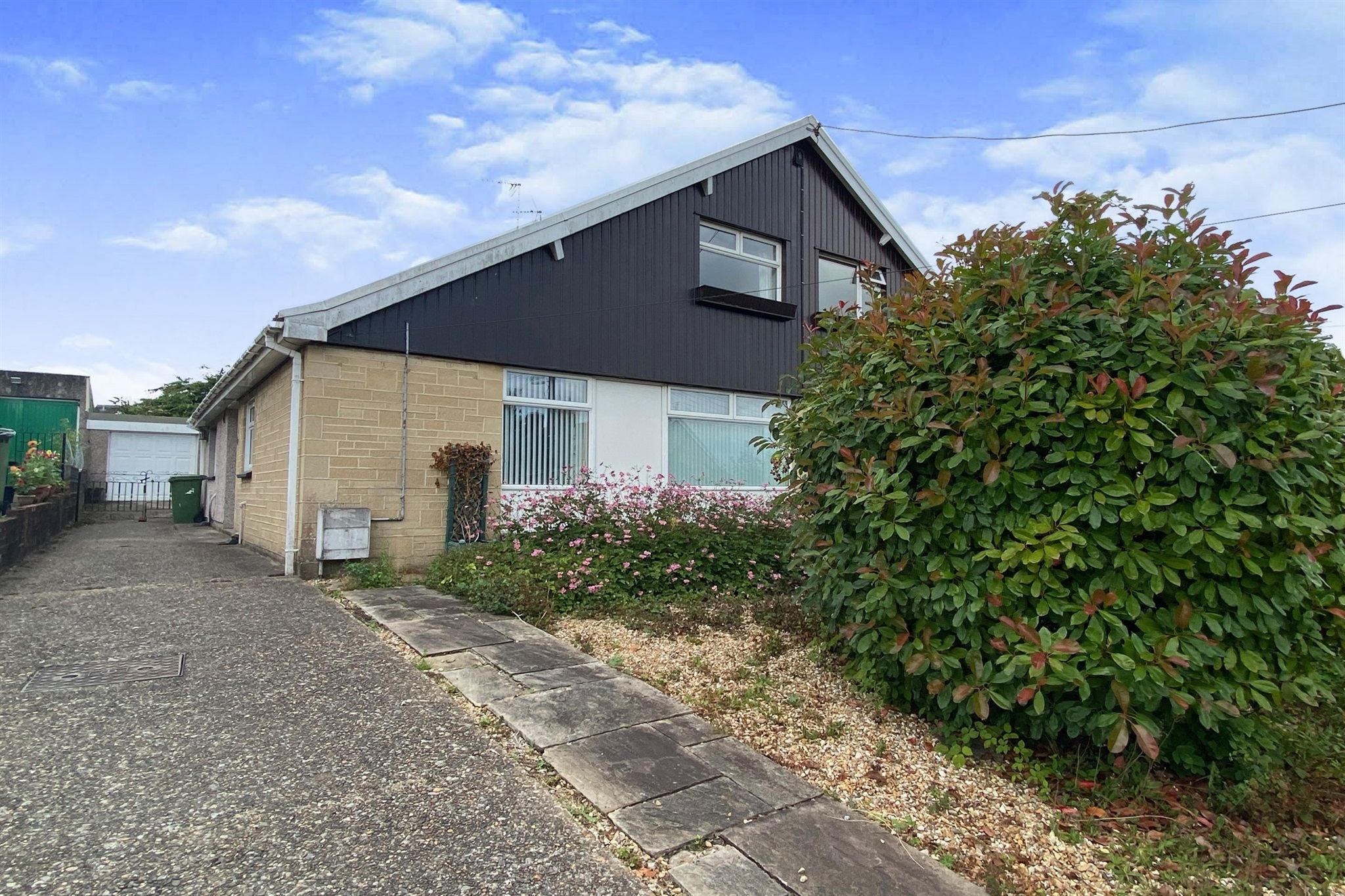 3 bed semidetached house for sale in Heol Y Ffynnon, Efail Isaf