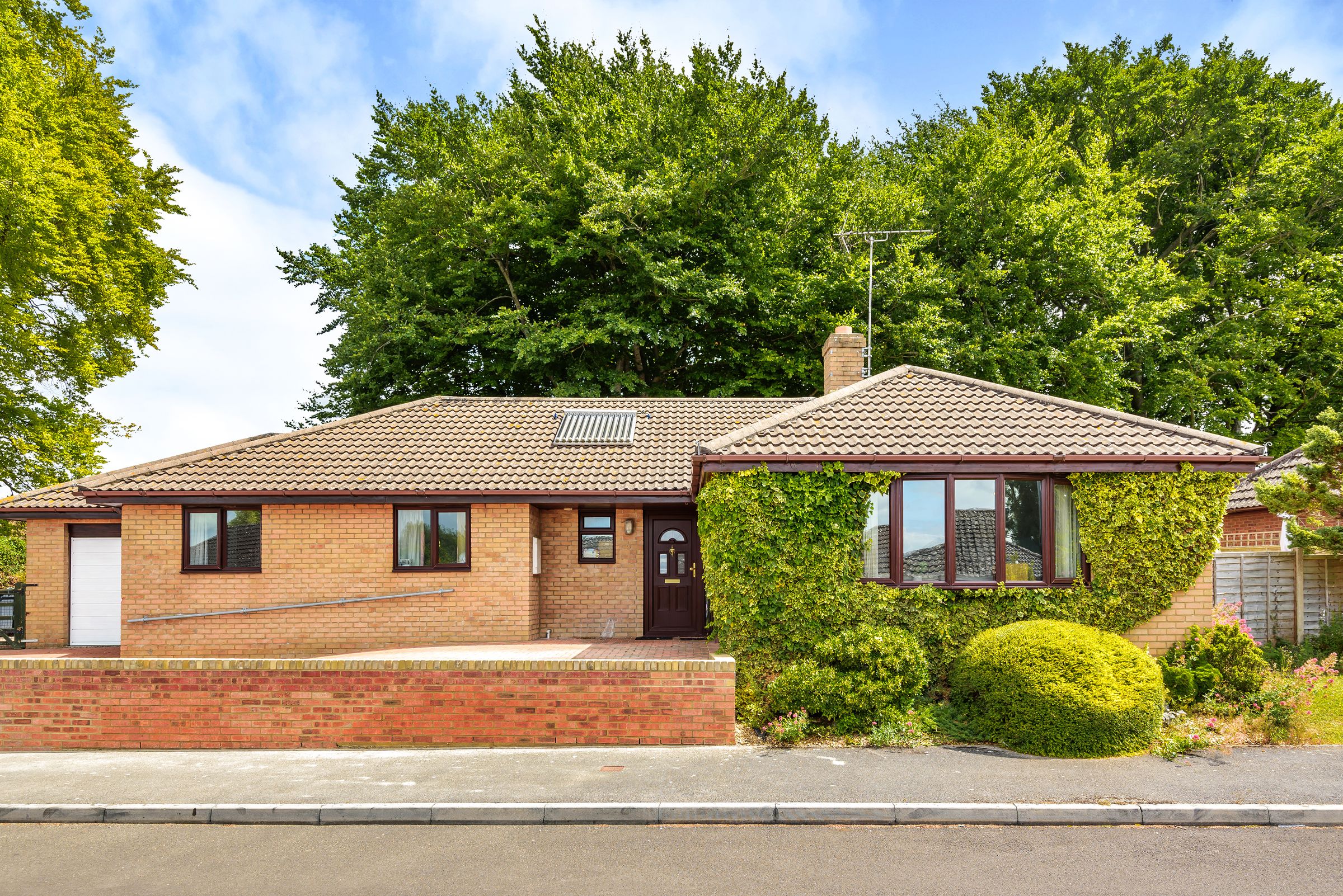 4 bed detached bungalow for sale in Hilltop Close, Shrewton, Salisbury SP3 Zoopla