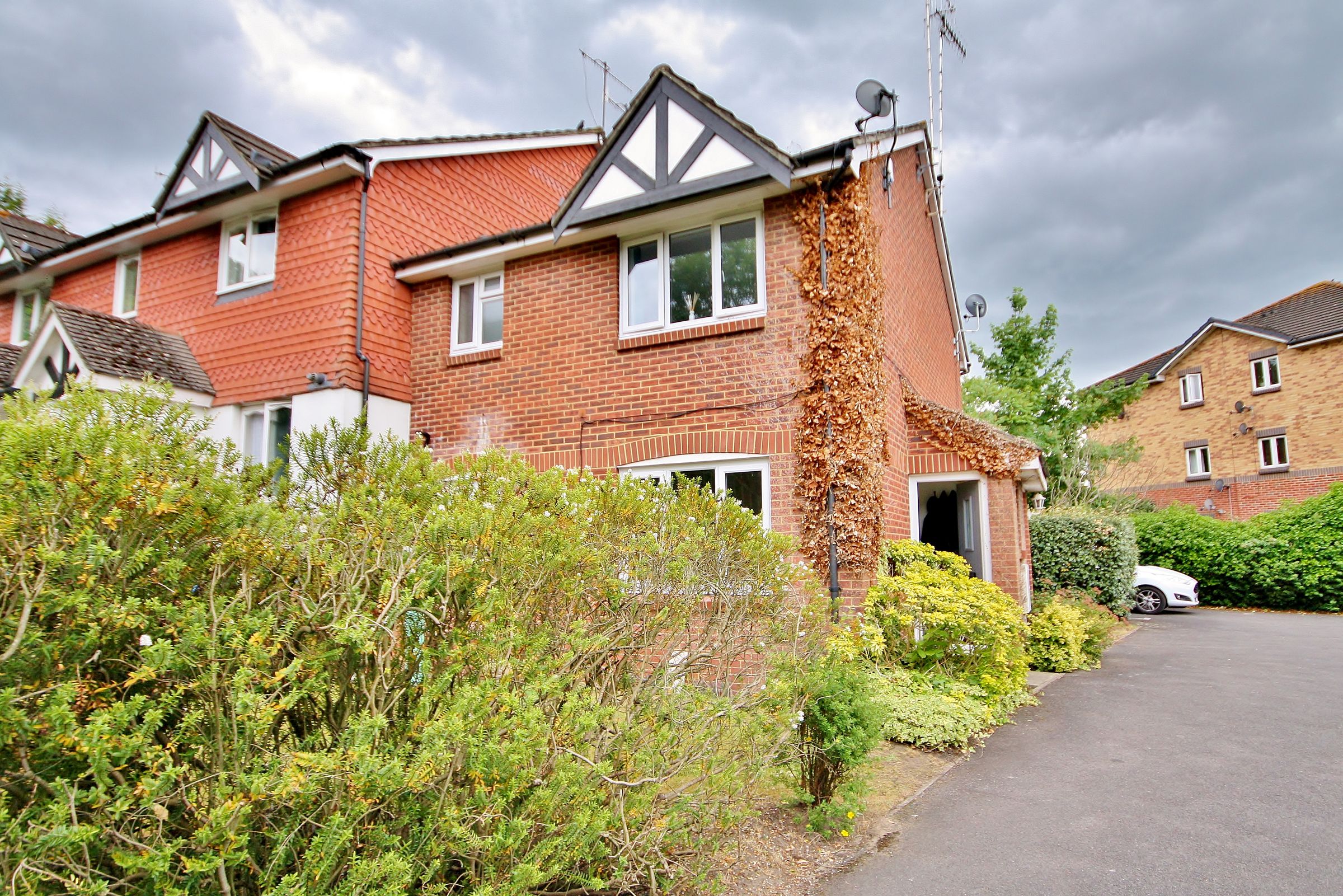 1 bed end terrace house for sale in Eyston Drive, Weybridge KT13 Zoopla