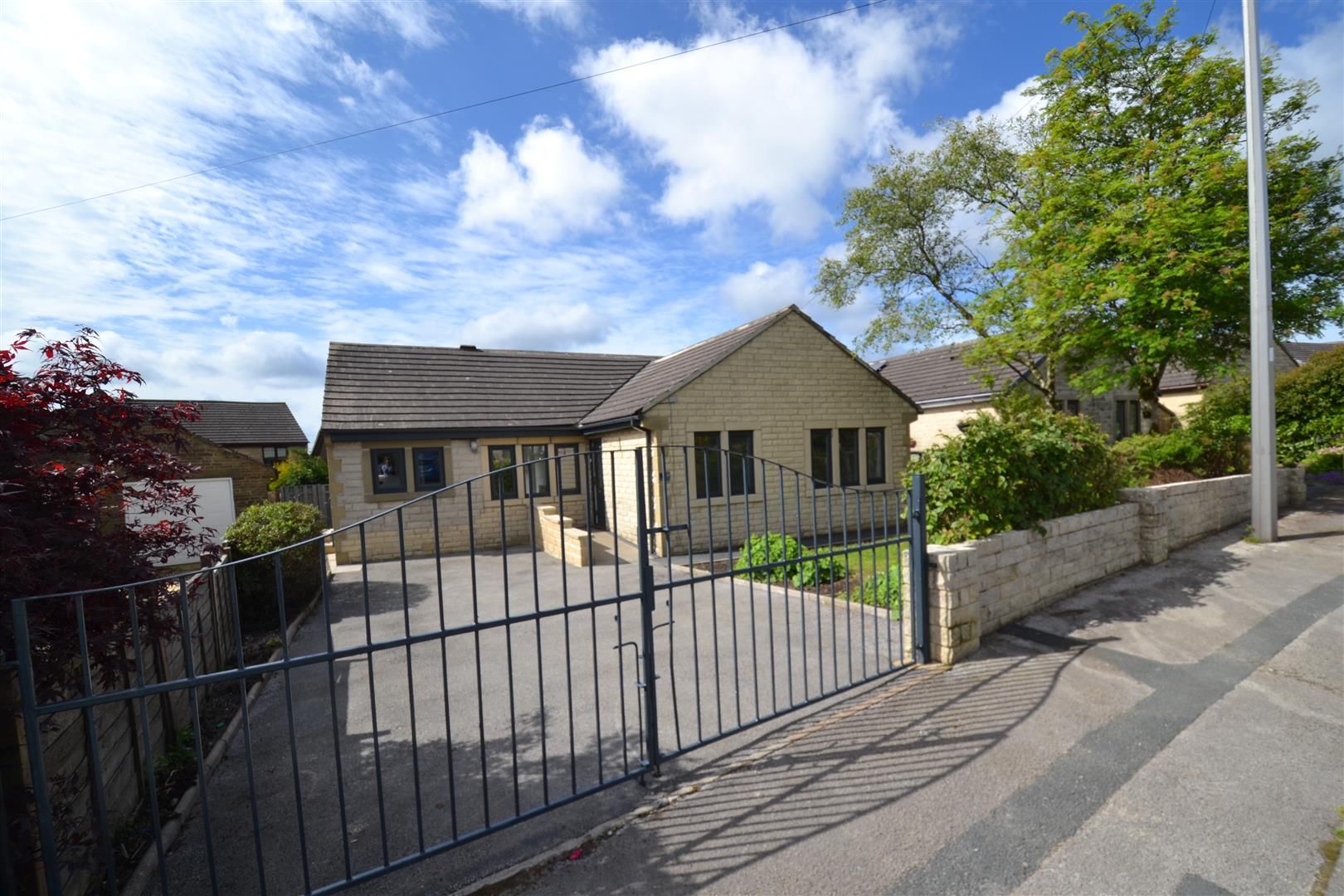 3 bed detached bungalow for sale in Moor Close Road, Queensbury