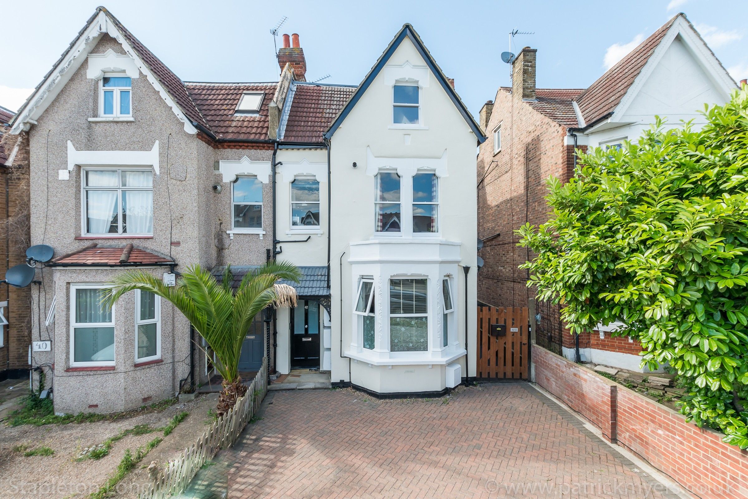 1 bed flat for sale in Flat 1 42 Baldry Gardens, Streatham, London SW16