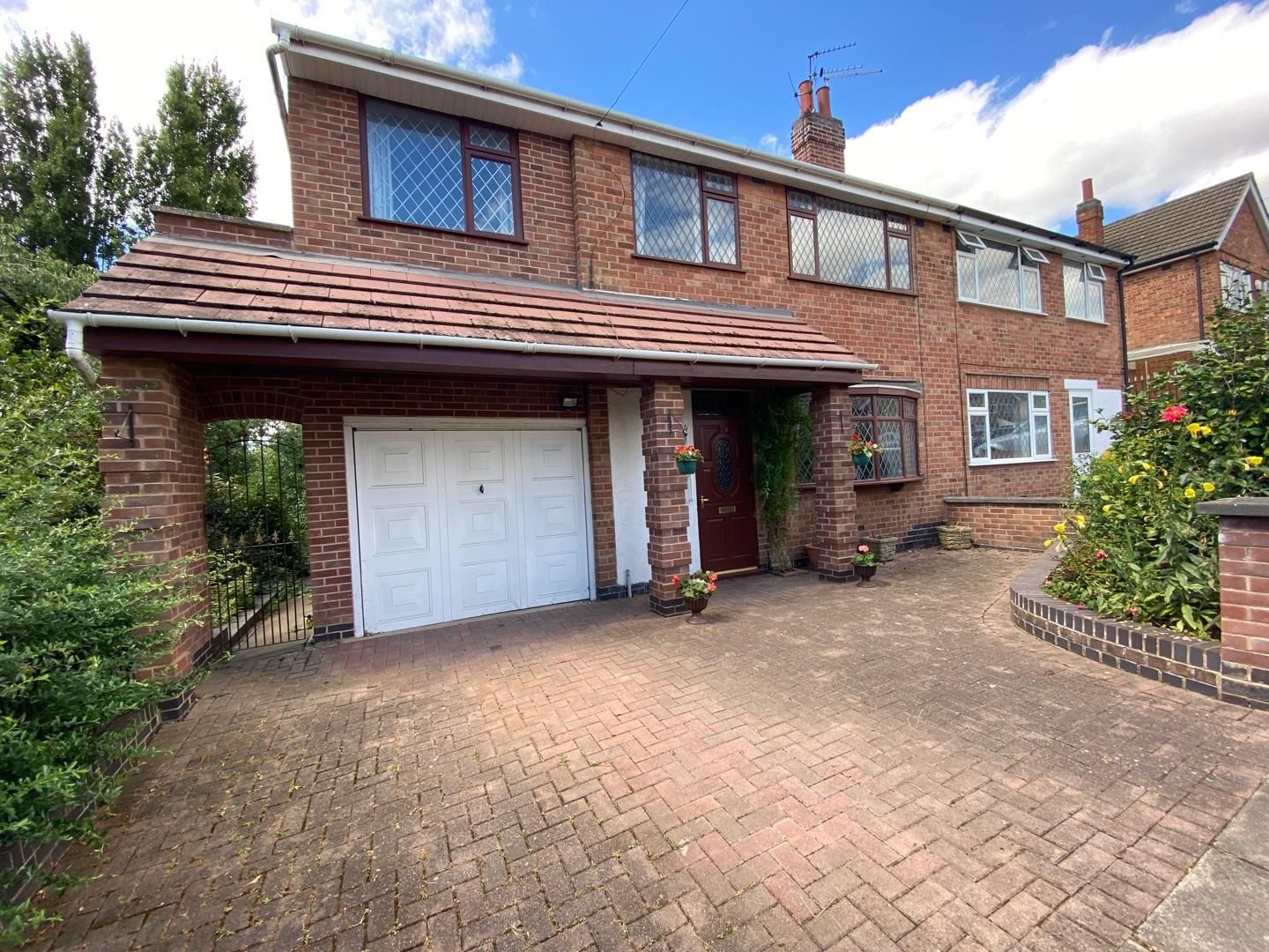 4 bed semidetached house for sale in St. Helens Drive, Leicester LE4