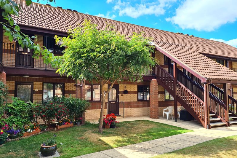 2 bed property for sale in Berkeley Court, Elmore Road, LeeOnThe