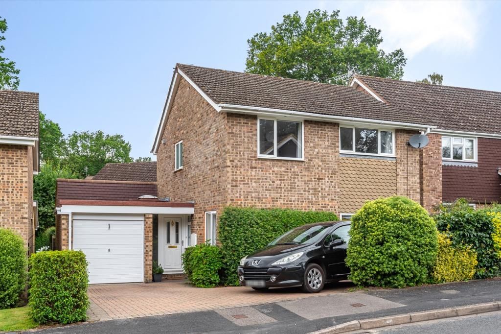 4 bed detached house for sale in Fleet, Hampshire GU51 Zoopla