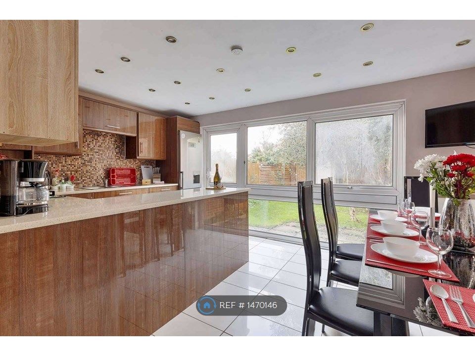 3 bed semidetached house to rent in Vale Road, Windsor SL4 Zoopla