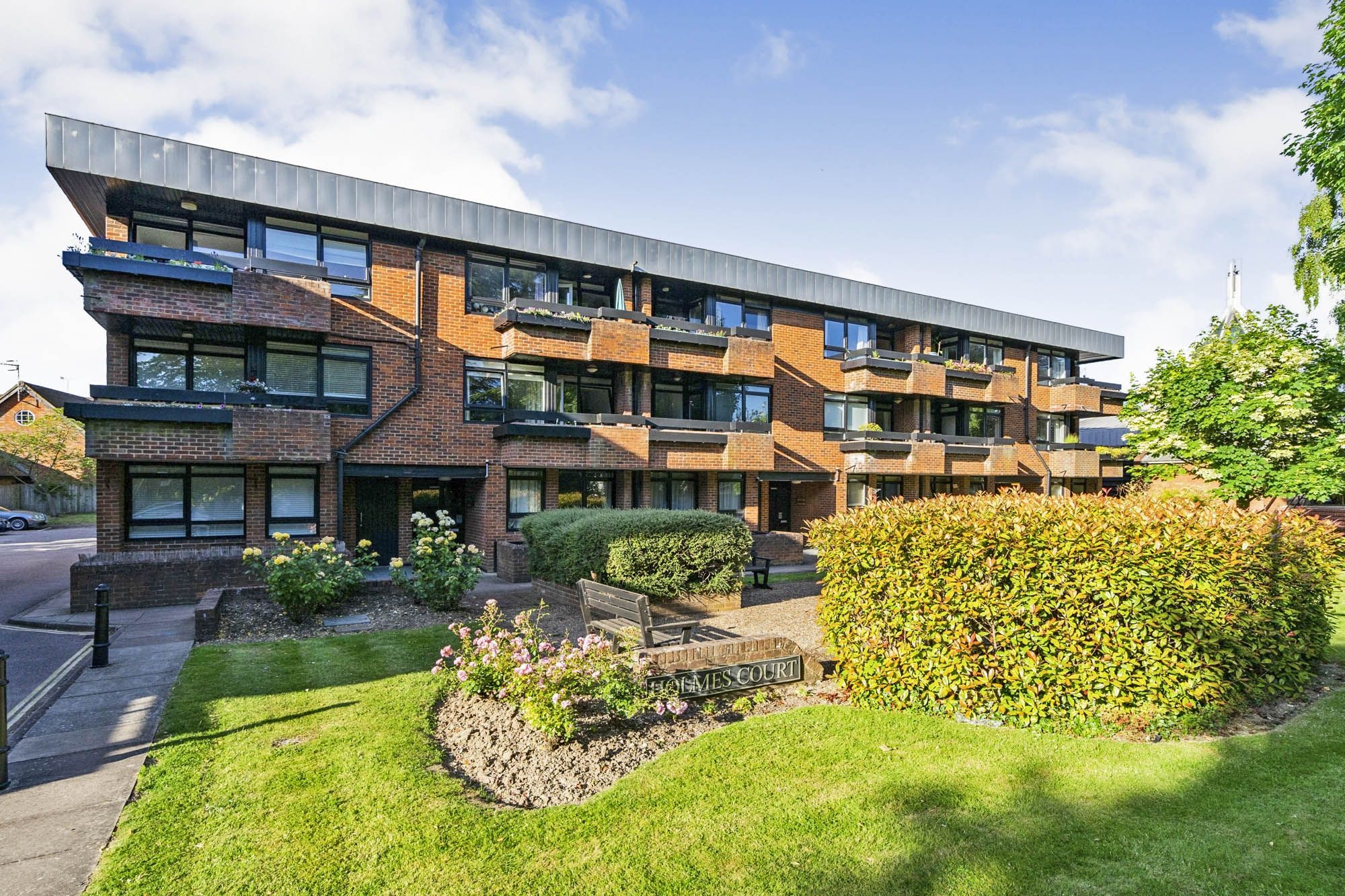 2 bed flat for sale in Carlisle Avenue, St. Albans, Hertfordshire AL3